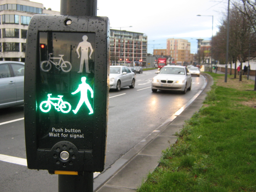 Advisory signals for cyclists and pedestrians
